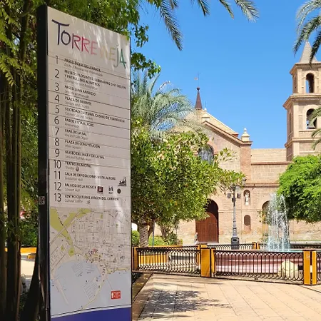 Casa De Luz - Lovely Two Bedroom Appartment In The Centre Of Torrevieja At Only 700 Meters From The Beach & Boulevard Lägenhet