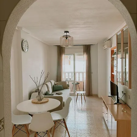 Lägenhet Casa De Luz - Lovely Two Bedroom Appartment In The Centre Of Torrevieja At Only 700 Meters From The Beach & Boulevard *