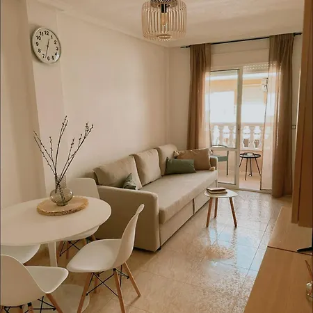 Lägenhet Casa De Luz - Lovely Two Bedroom Appartment In The Centre Of Torrevieja At Only 700 Meters From The Beach & Boulevard *